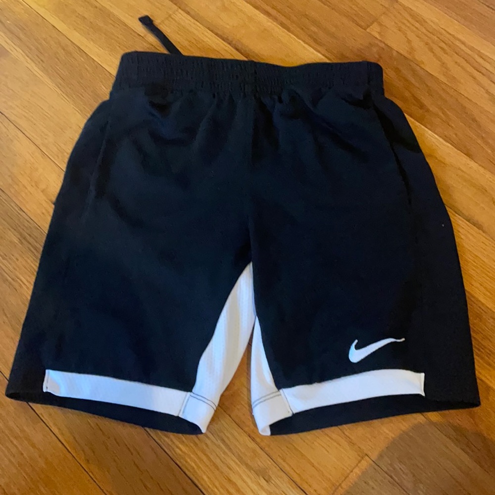 Nike Boys medium black  shorts